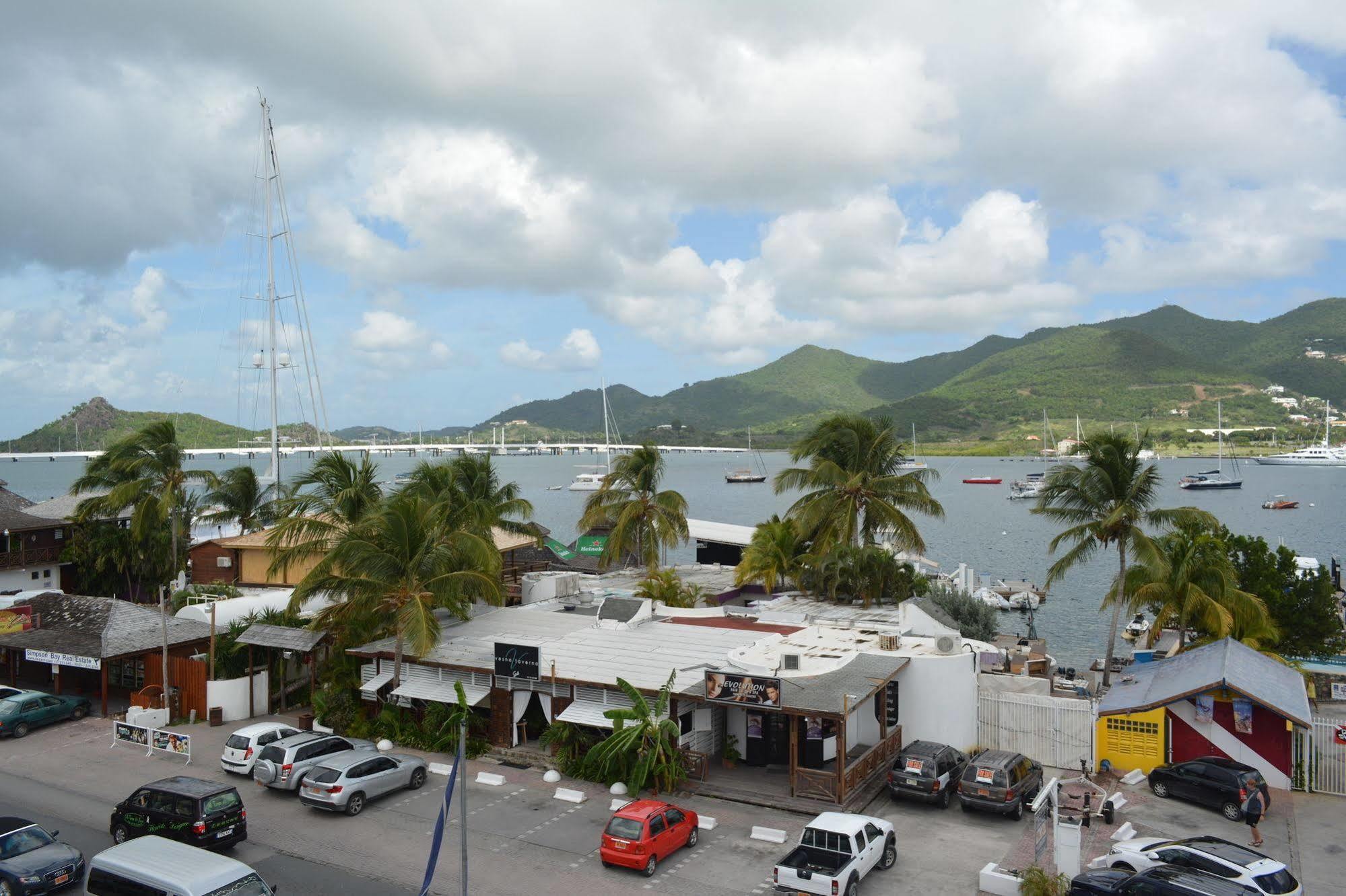 Travel Inn Hotel Simpson Bay Exterior foto